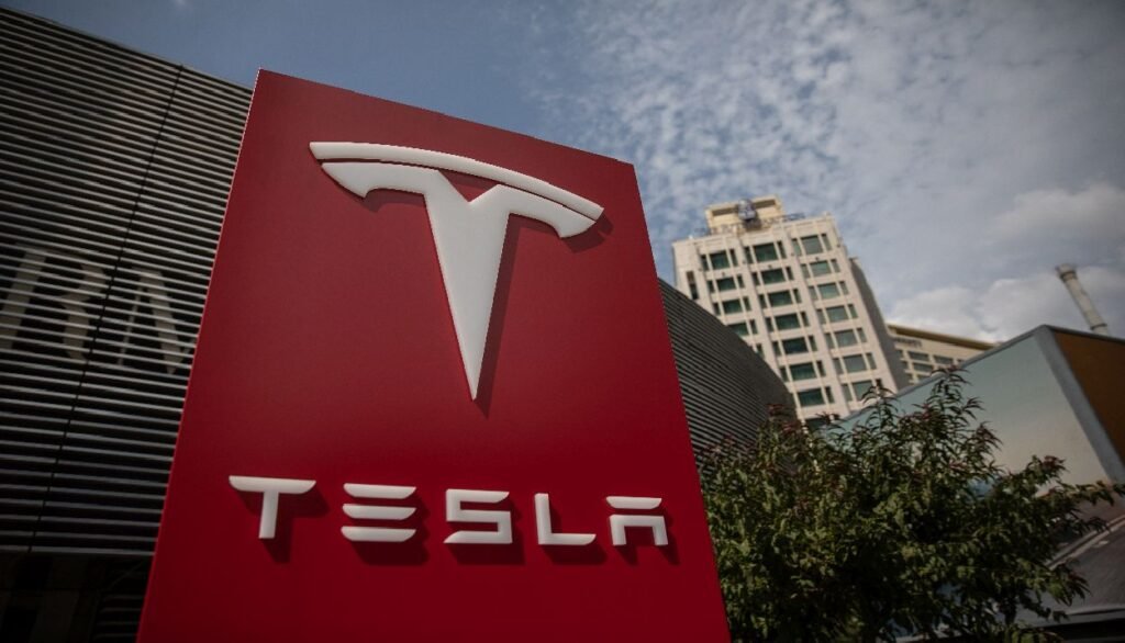 Ο Καναδάς παγώνει τις επιδοτήσεις προς την Tesla