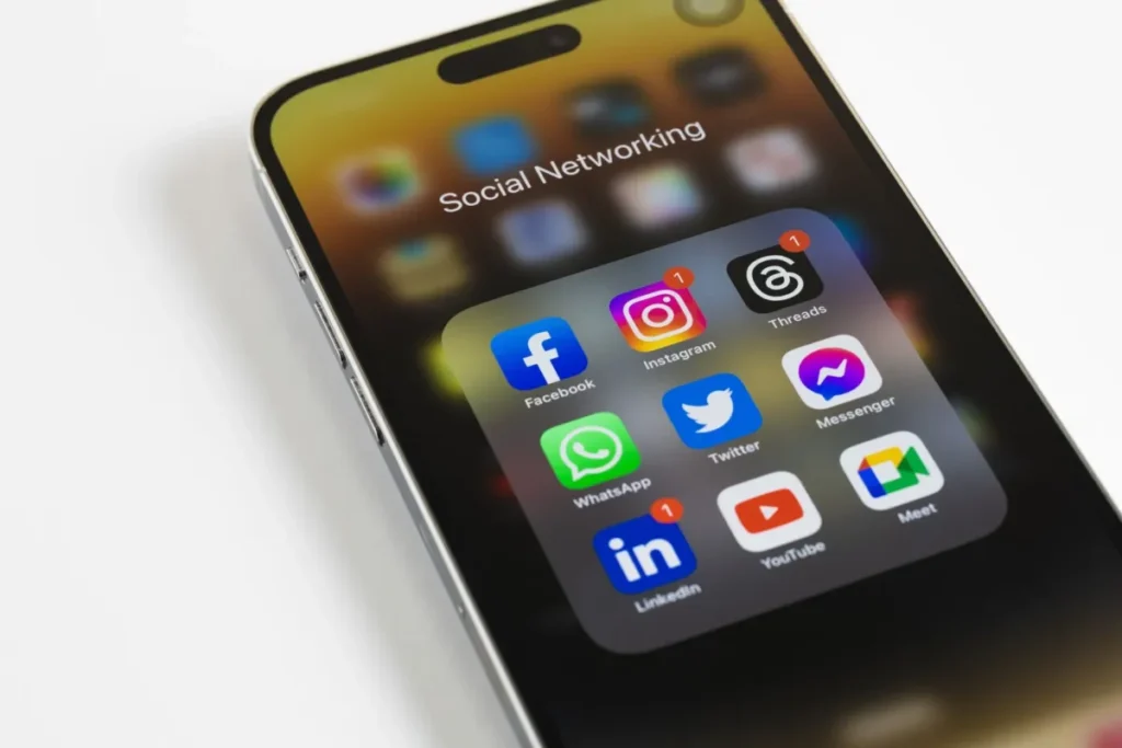 ΕΕ: Εθνικές απαγορεύσεις social media για ανηλίκους – Τι προβλέπουν οι νέες οδηγίες DSA