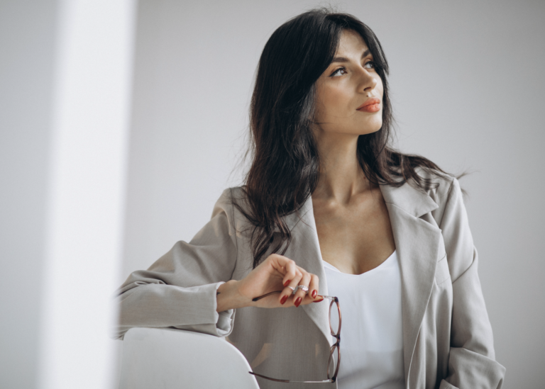 gynaika ipsilis aksias