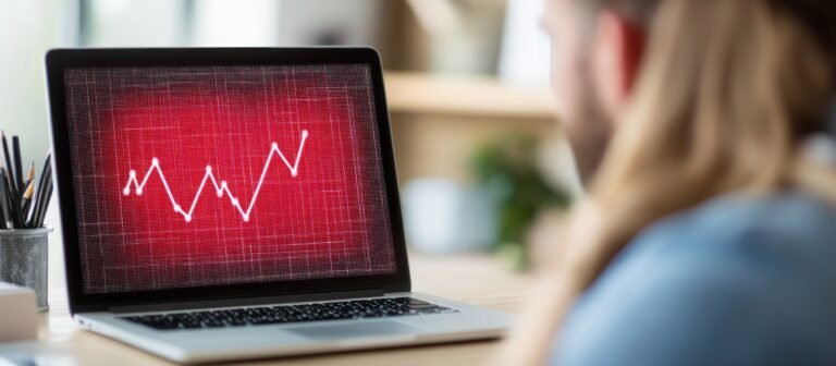 Content Decay: Γιατί πέφτει το traffic και πώς το διορθώνεις