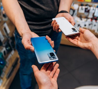 Μεταχειρισμένο Samsung ή iPhone; Ο οδηγός αγοράς από τον Ζερβουδάκης