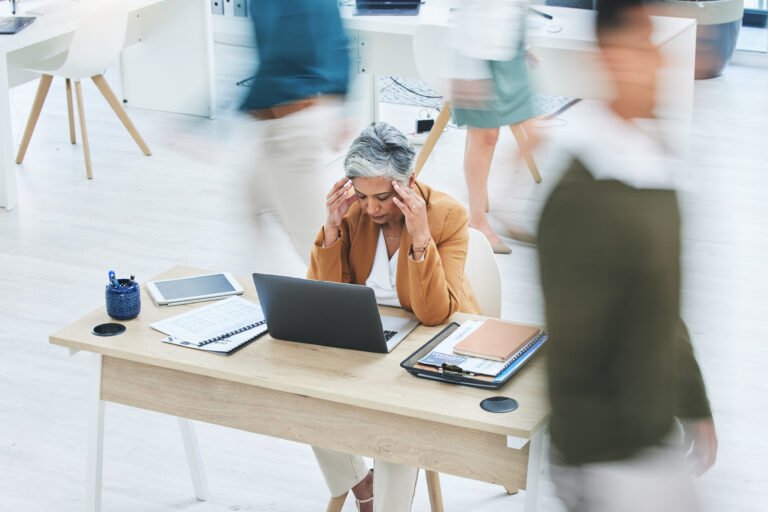 Burnout ή κατάθλιψη; Πώς θα καταλάβεις τη διαφορά
