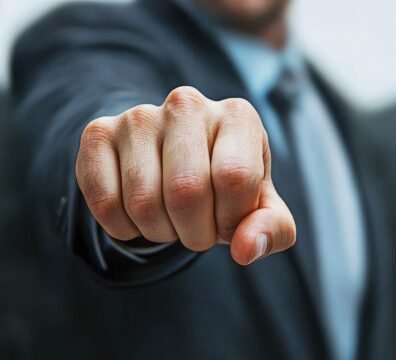 Authority Compression: Πώς να χτίσεις αξιοπιστία γρηγορότερα από τους ανταγωνιστές
