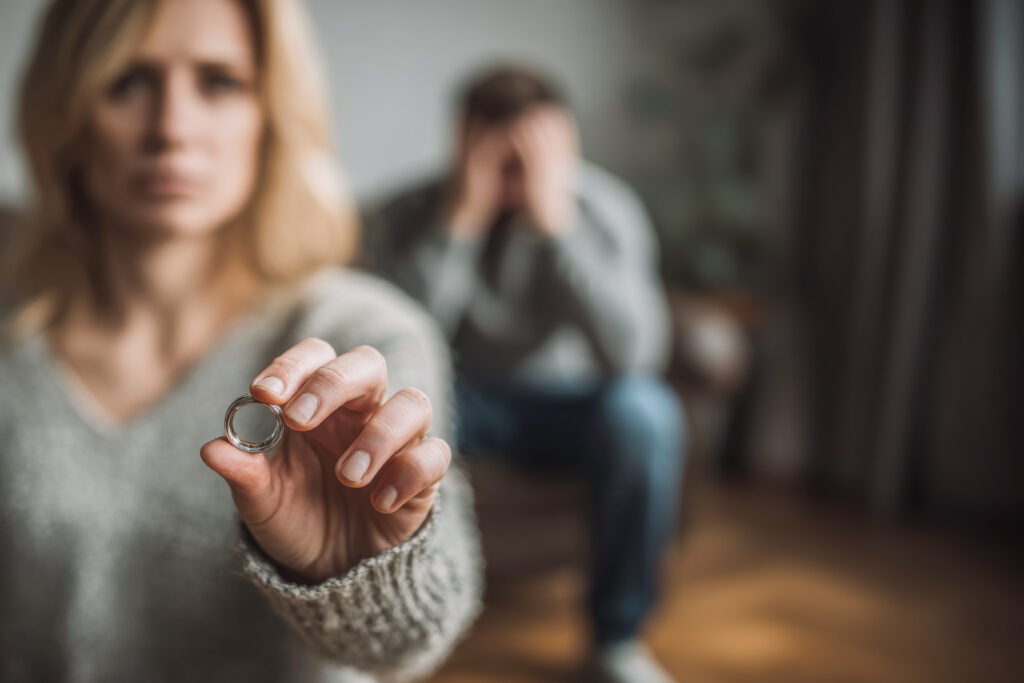 Ο σύζυγος αρνείται να δώσει διαζύγιο, υπάρχει λύση;