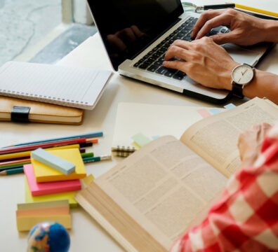 Γιατί τόσοι Έλληνες φοιτητές επιλέγουν σπουδές στο εξωτερικό;